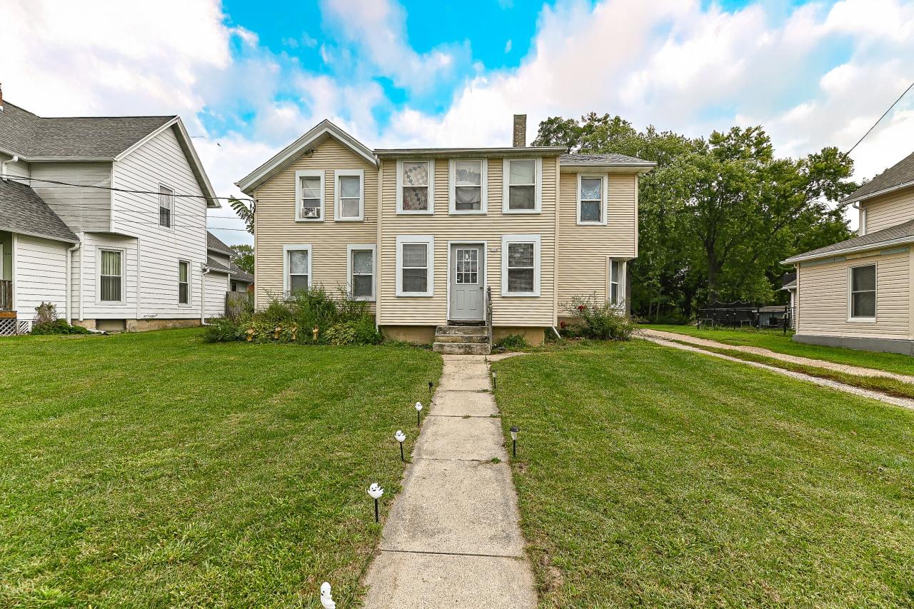 224 Martin St, Sharon, WI 53585