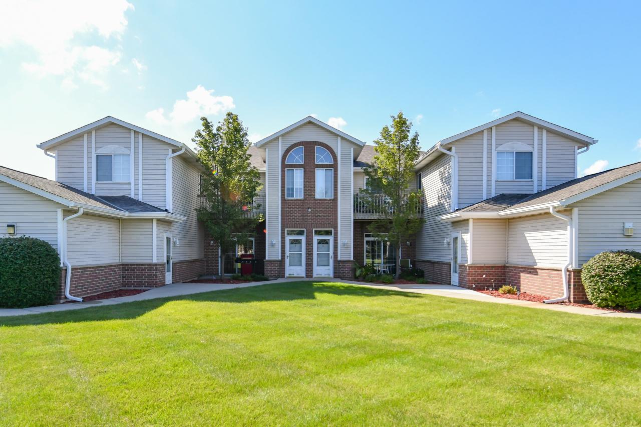 1301 College Ave #7F, South Milwaukee, WI 53172