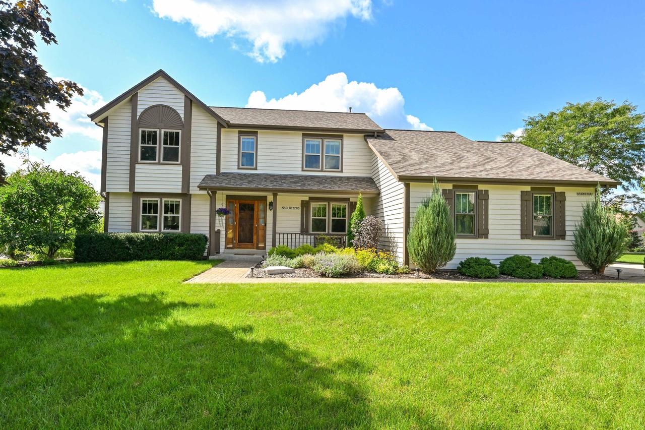 N50W17285 Greenview Ave, Menomonee Falls, WI 53051