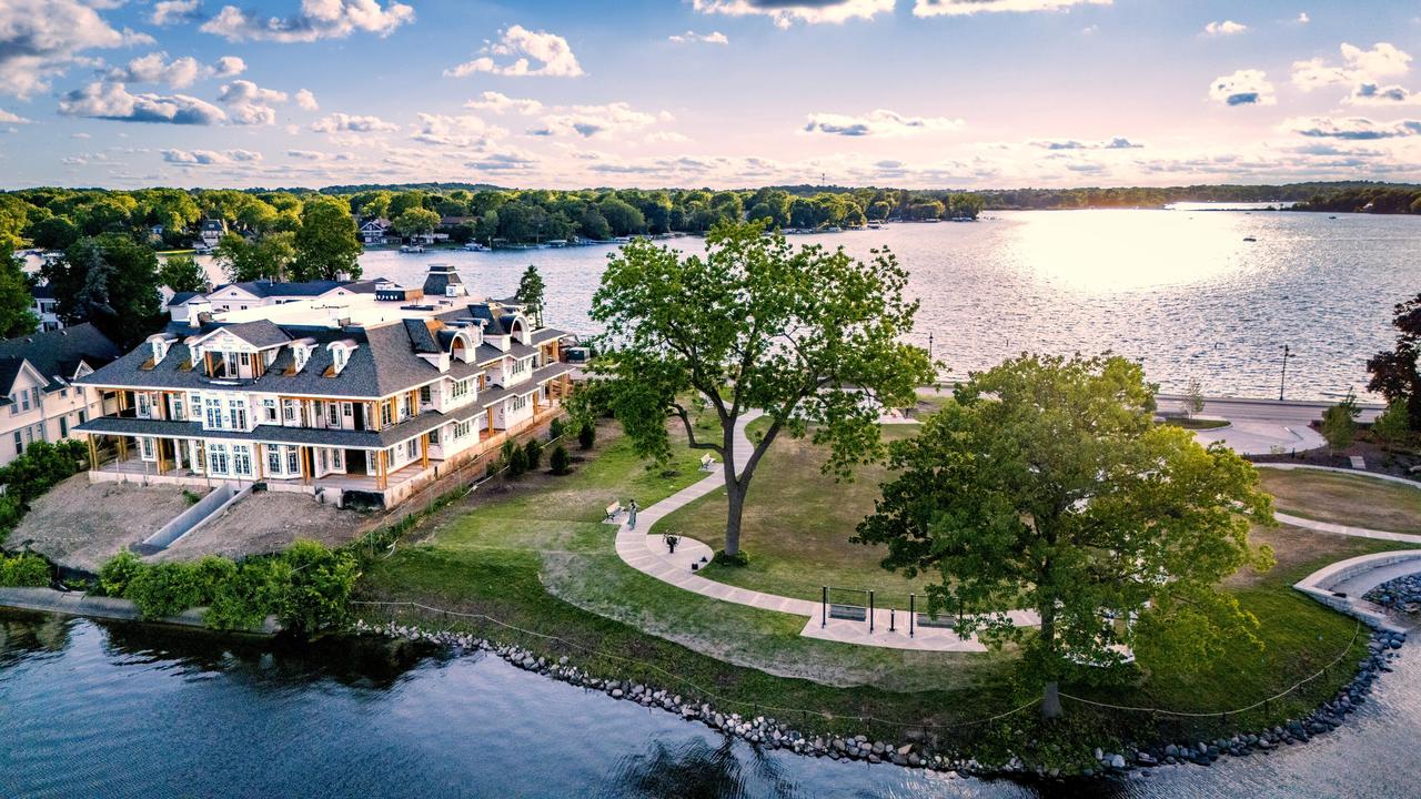 503 N Lake Rd #2, Oconomowoc, WI 53066