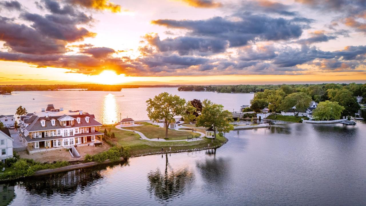 503 N Lake Rd #2, Oconomowoc, WI 53066