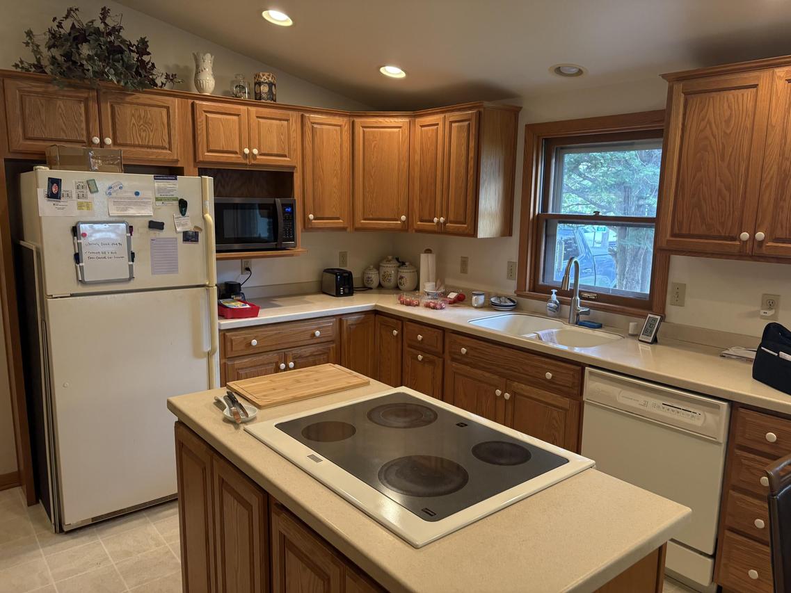 1235 Viebahn St, Manitowoc, WI 54220