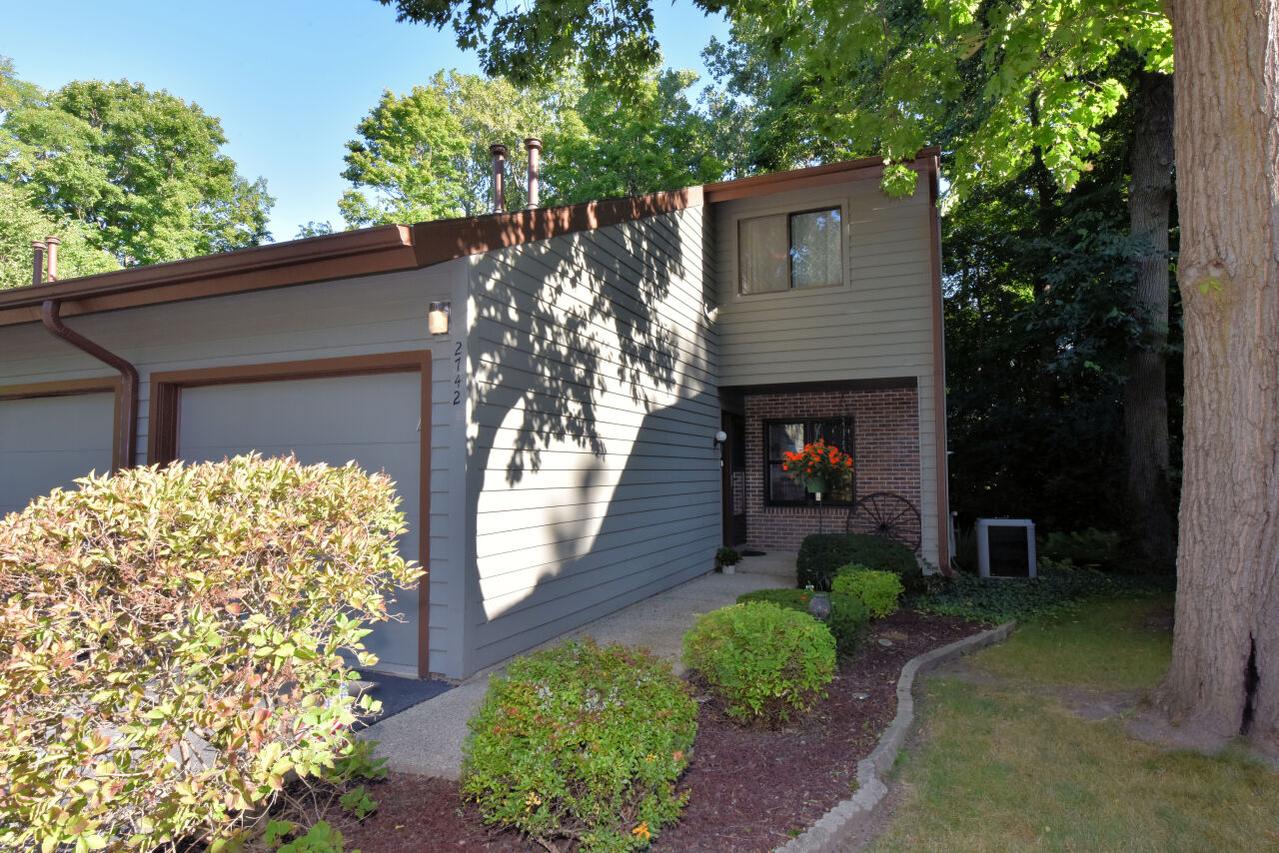 2742 Old Mill, Racine, WI 53405