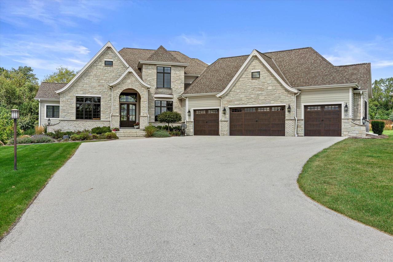W336S981 Riemer Ct, Delafield, WI 53018