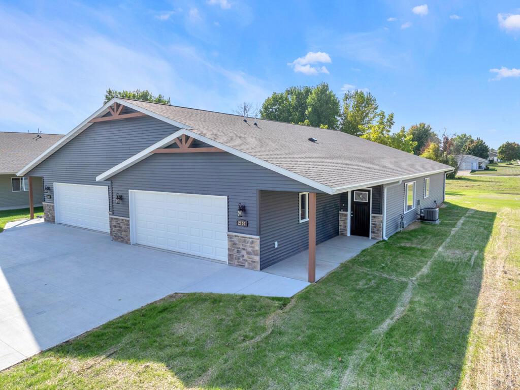 2100 S 21st St, Manitowoc, WI 54220