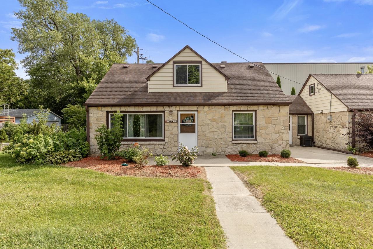 2001 W Bender Rd, Glendale, WI 53209