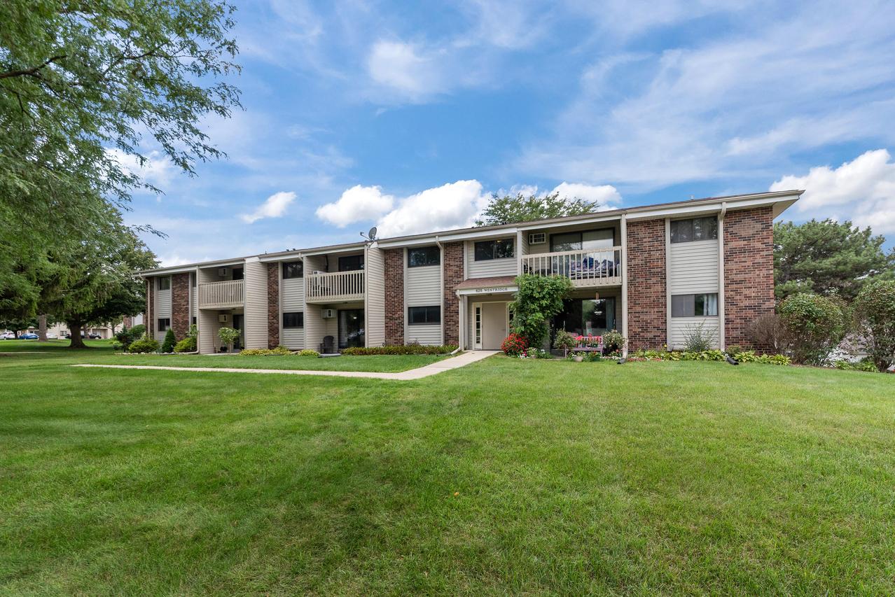 625 Westridge Dr #2, West Bend, WI 53095