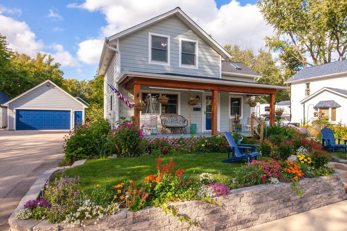 622 E Grove St., Oconomowoc, WI 53066