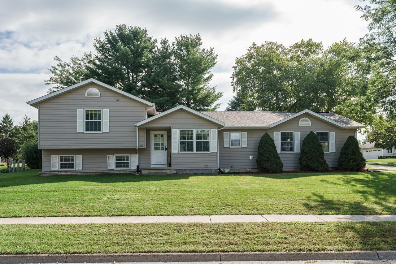 619 Riverview Dr, Marshall, WI 53559