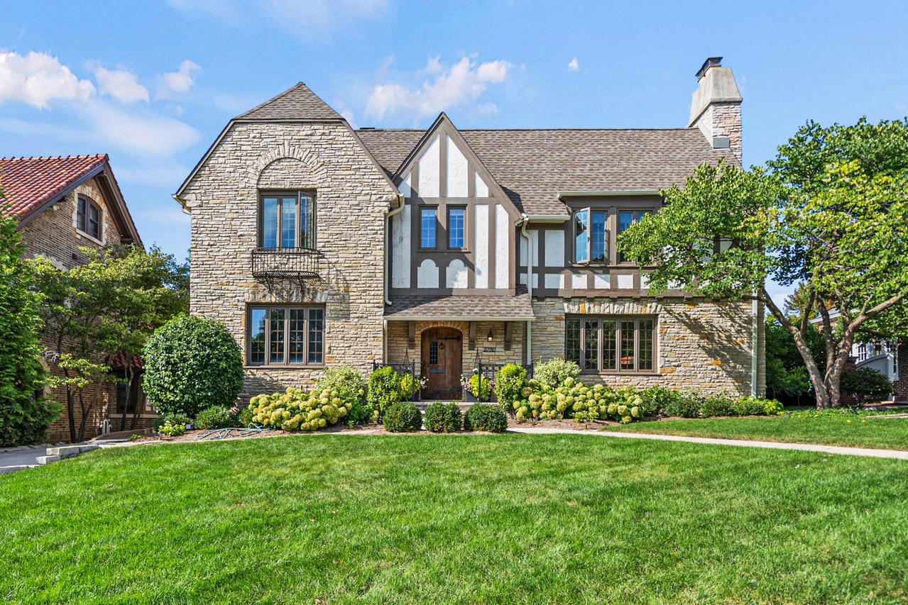 2730 E Menlo Blvd, Shorewood, WI 53211