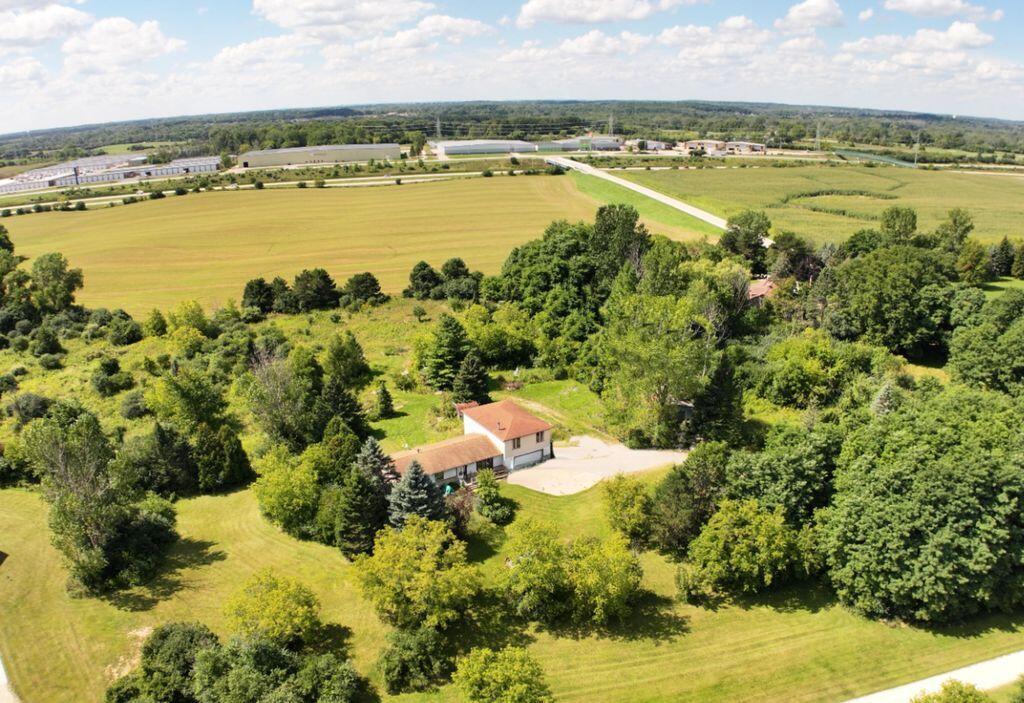 1093 Ulao Pkwy, Grafton, WI 53024