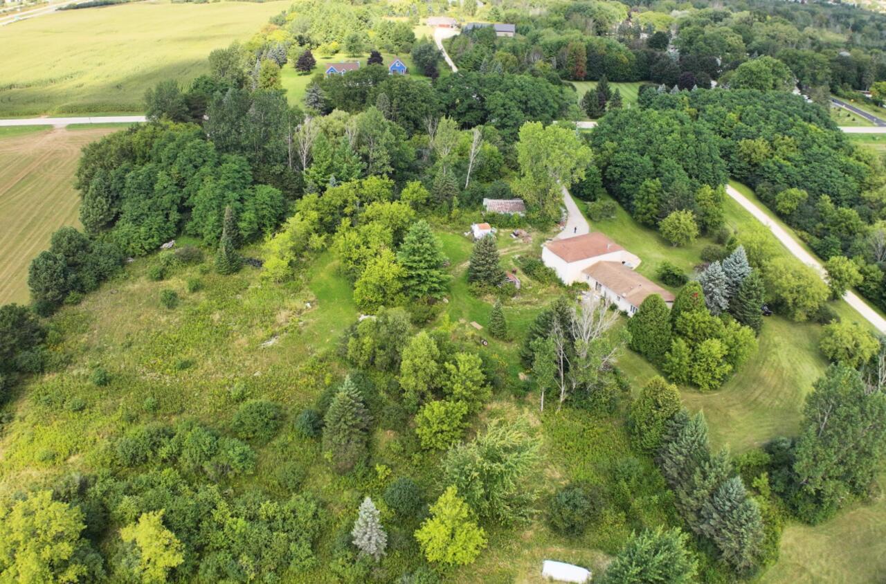 1093 Ulao Pkwy, Grafton, WI 53024