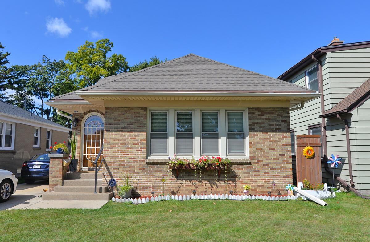 2818 Lasalle St, Racine, WI 53402