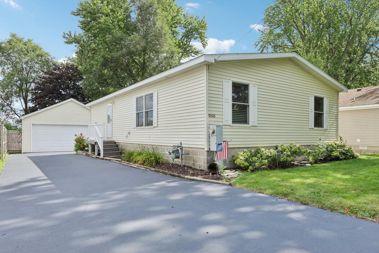 5426 E Reighmoore Rd, Omro, WI 54963