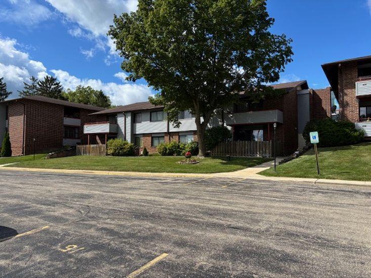7921 S 68th St #208, Franklin, WI 53132