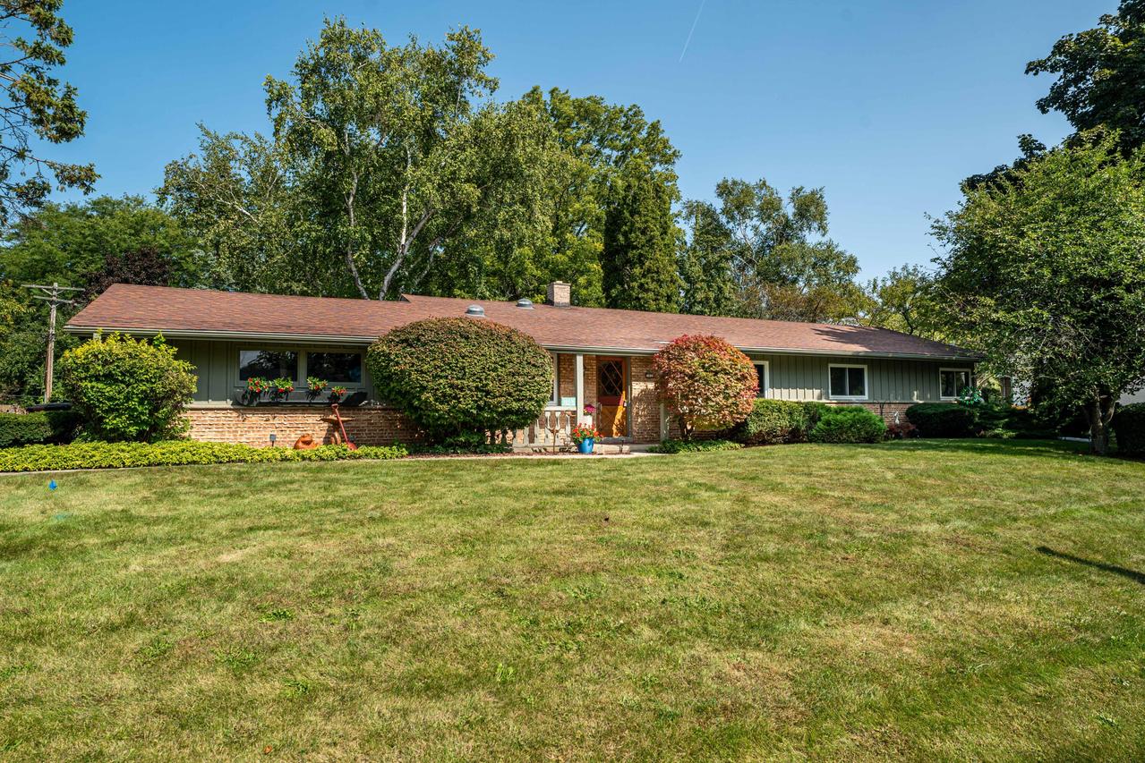 7828 N Berwyn Ave, Glendale, WI 53209