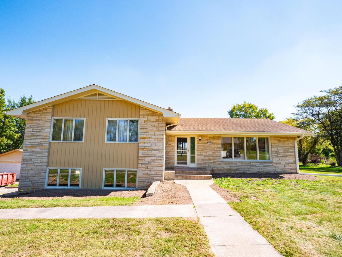 8000 S 68th St, Franklin, WI 53132