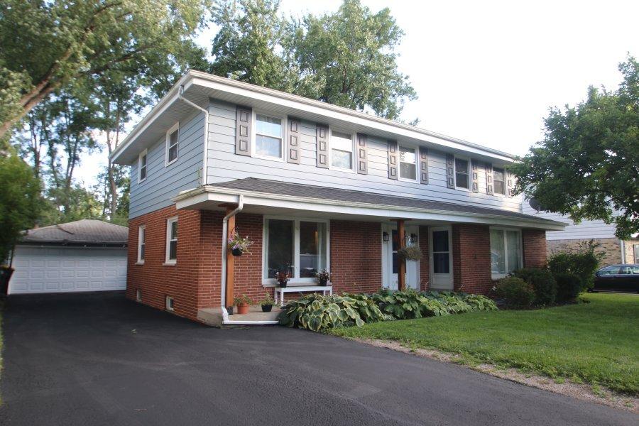 11907 W Diane Dr, Wauwatosa, WI 53226