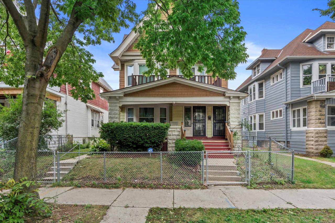 2413 N 40th St, Milwaukee, WI 53210