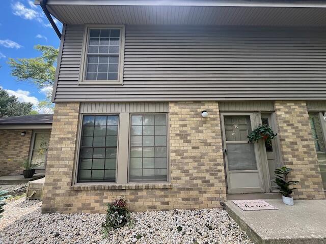 6924 N Raintree Dr #B, Milwaukee, WI 53223