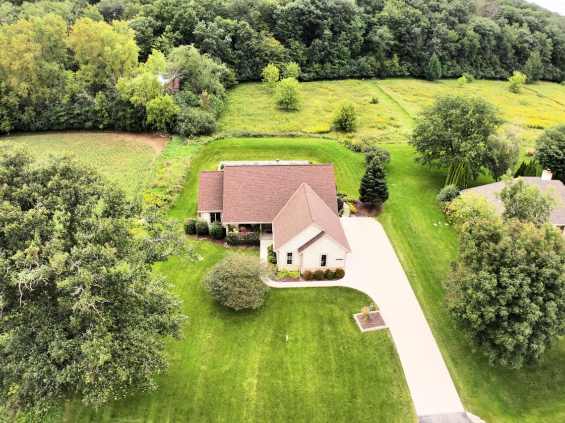 N73W30773 Kentucky Oaks Way, Merton, WI 53029