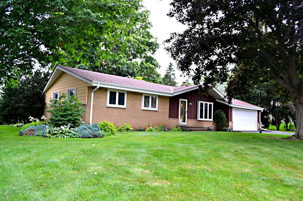 16675 W Harmony Ct, New Berlin, WI 53151
