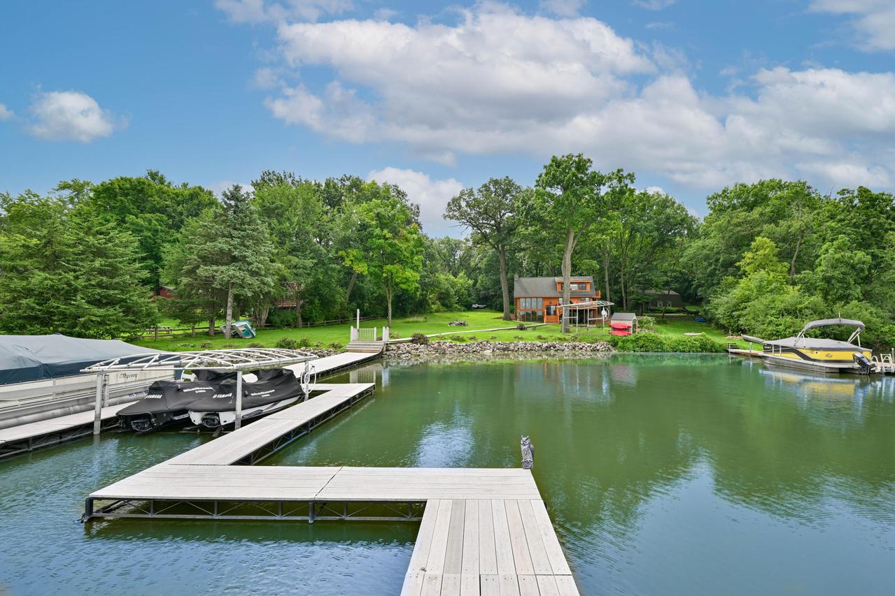N6993 Oakwood Rd, Richmond, WI 53190