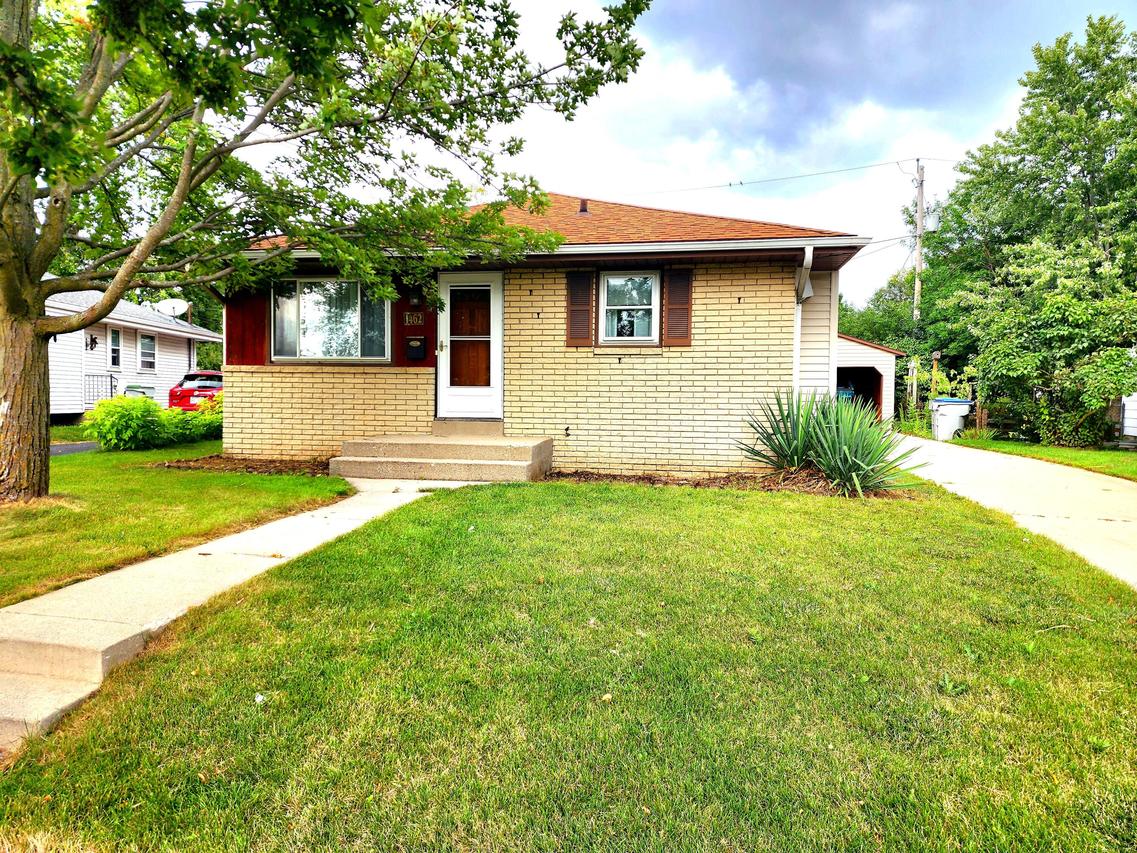 1462 W Granada St, Milwaukee, WI 53221