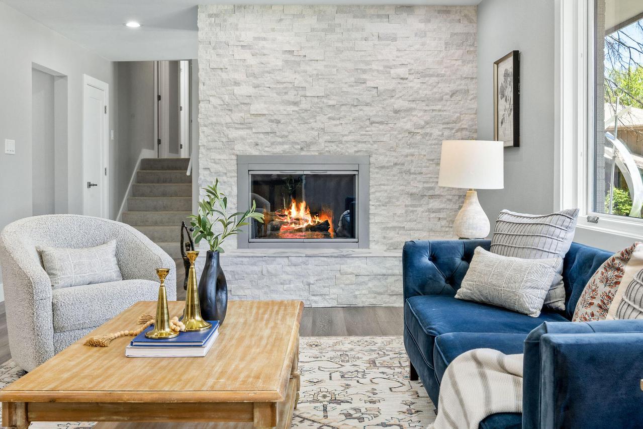 250 W Suburban Ct, Fox Point, WI 53217