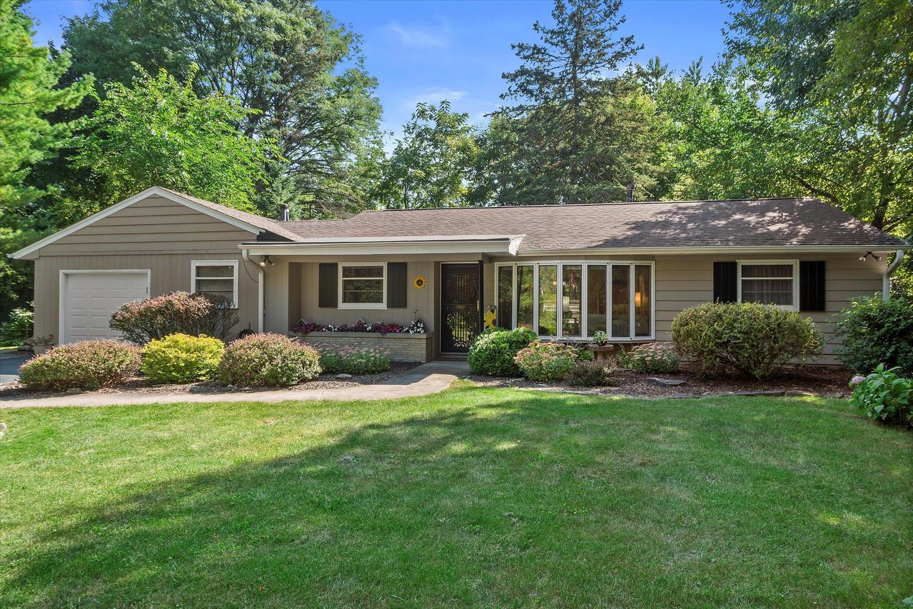 10125 W Ridge Rd, Hales Corners, WI 53130