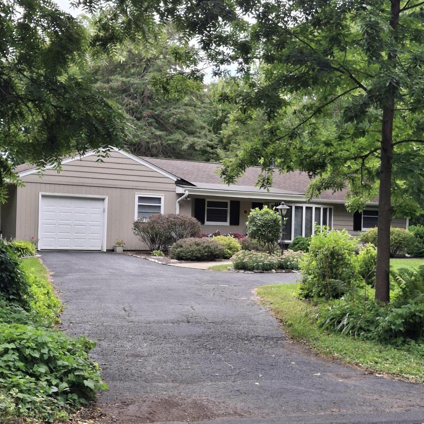 10125 W Ridge Rd, Hales Corners, WI 53130