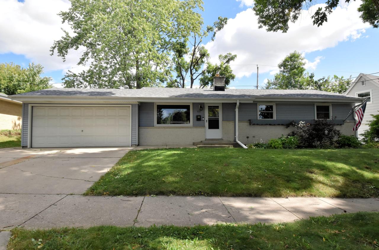 832 S 88th St, West Allis, WI 53214