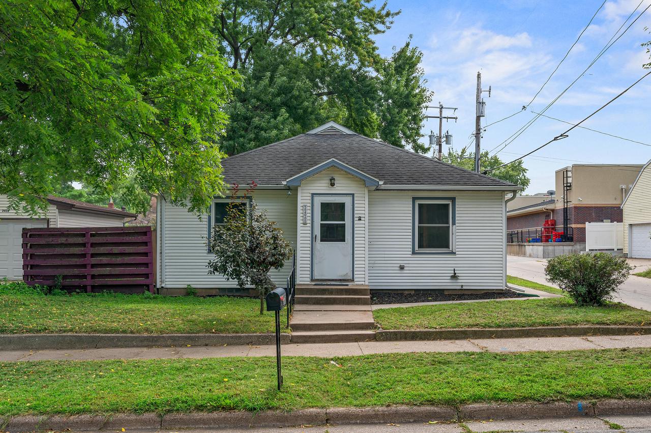 2420 Jackson St, La Crosse, WI 54601