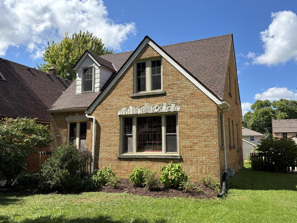 2657 N 67th St, Wauwatosa, WI 53213