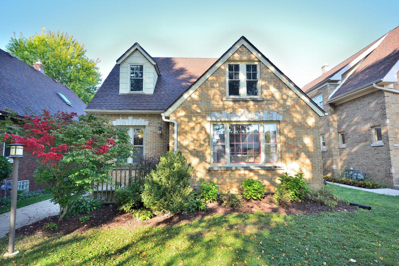2657 N 67th St, Wauwatosa, WI 53213