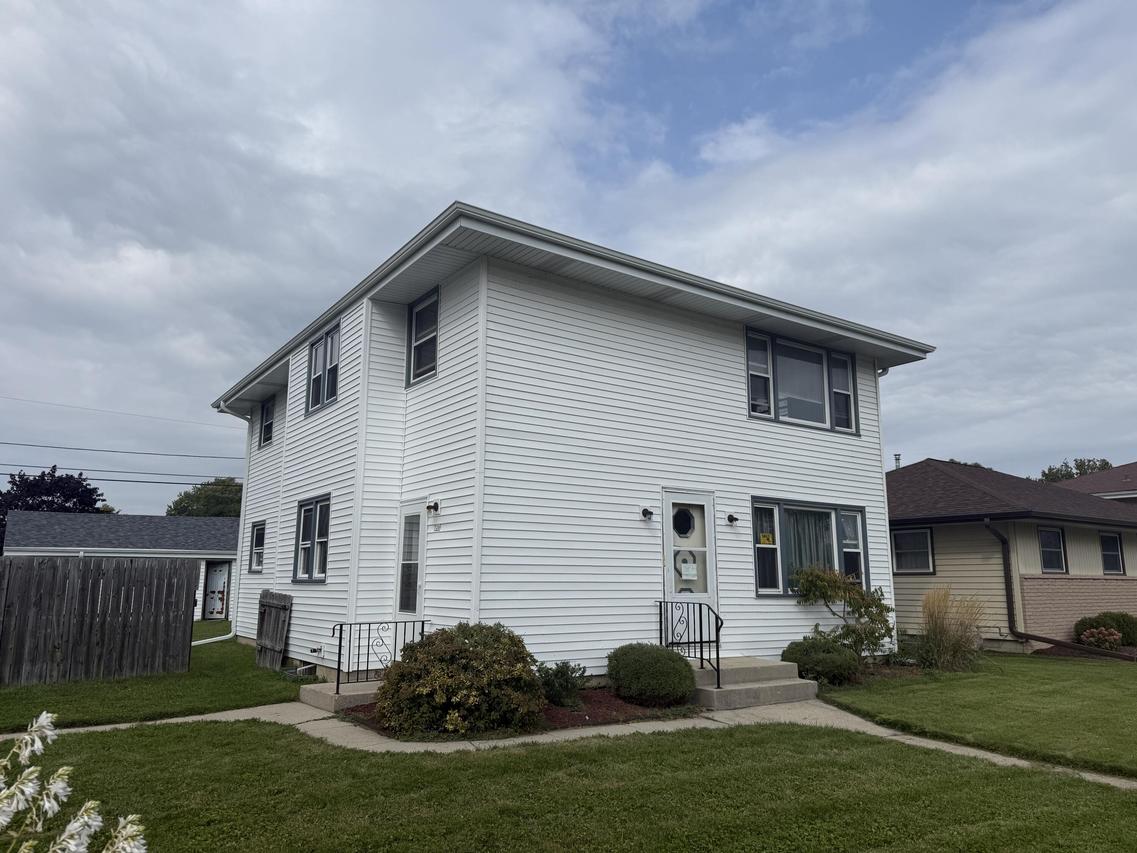 728 Lakeview Ave, South Milwaukee, WI 53172