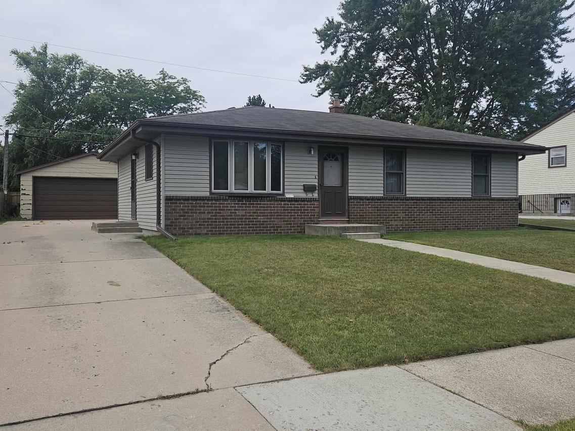 9317 Carol Ann Dr, Sturtevant, WI 53177