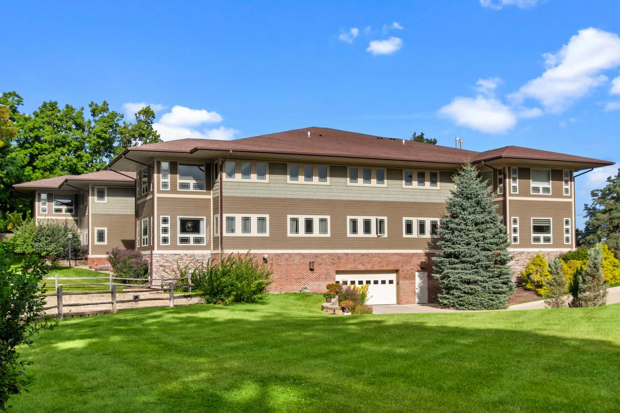 415 Wells St #808, Lake Geneva, WI 53147