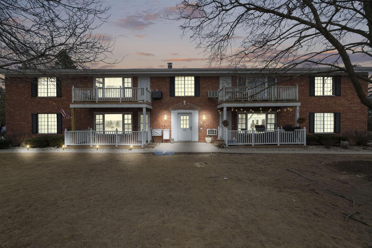 612 Laurel Lake #8, Thiensville, WI 53092