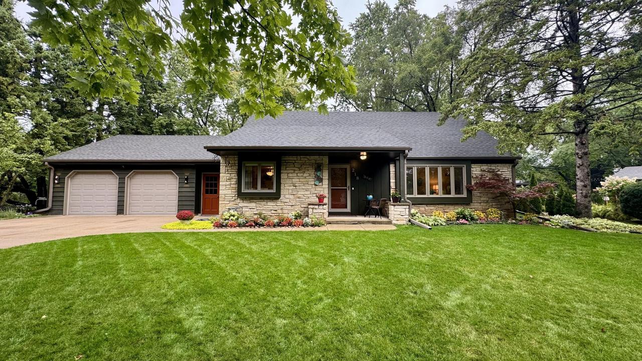 218 E Willow Rd, Fox Point, WI 53217