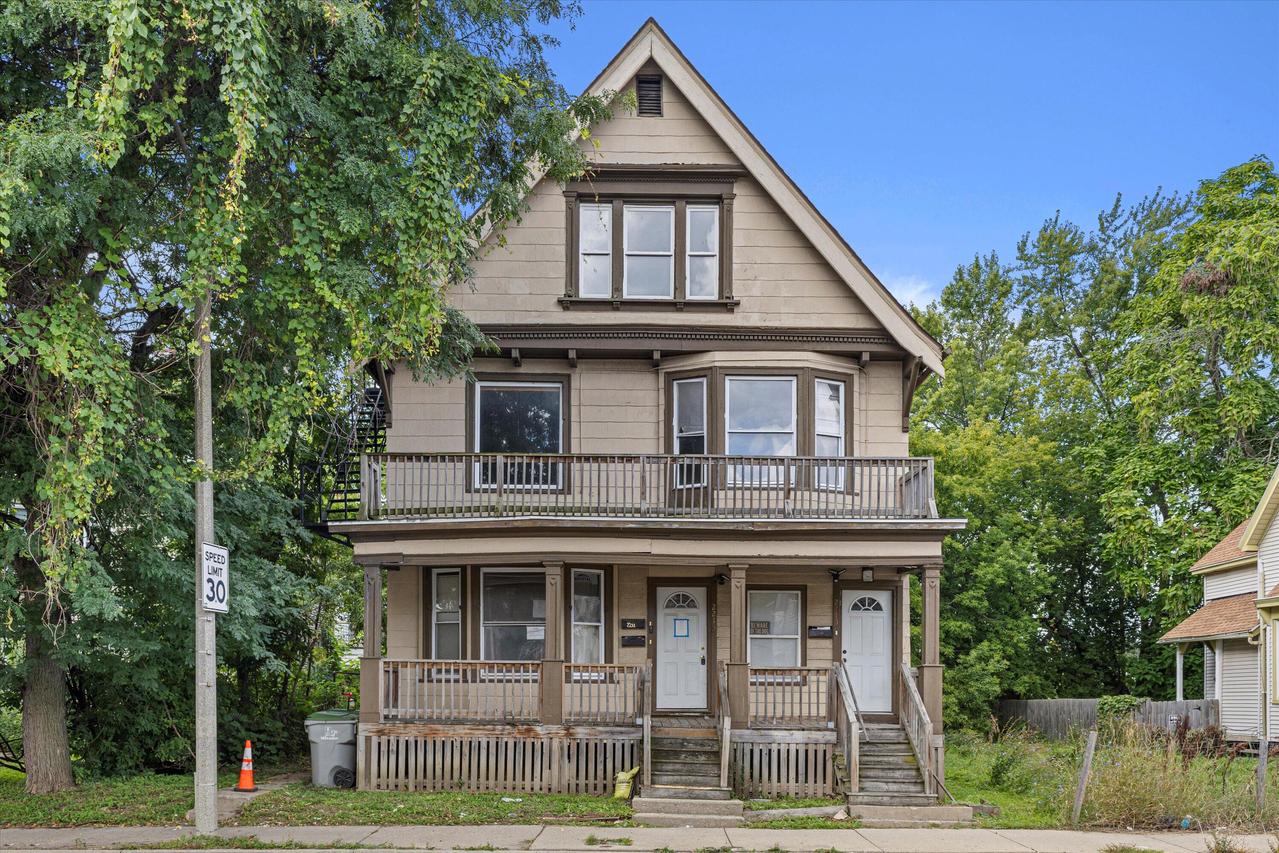 2213-2215 N Holton St, Milwaukee, WI 53212