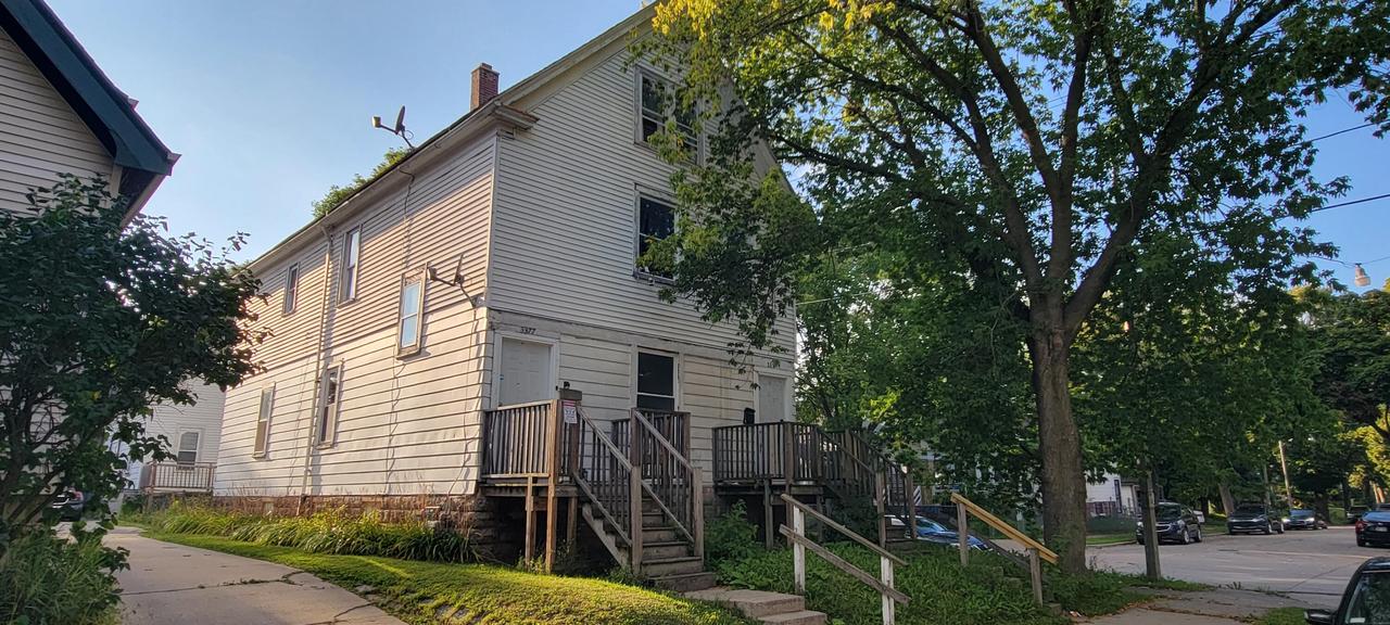 3377 N Palmer St, Milwaukee, WI 53212