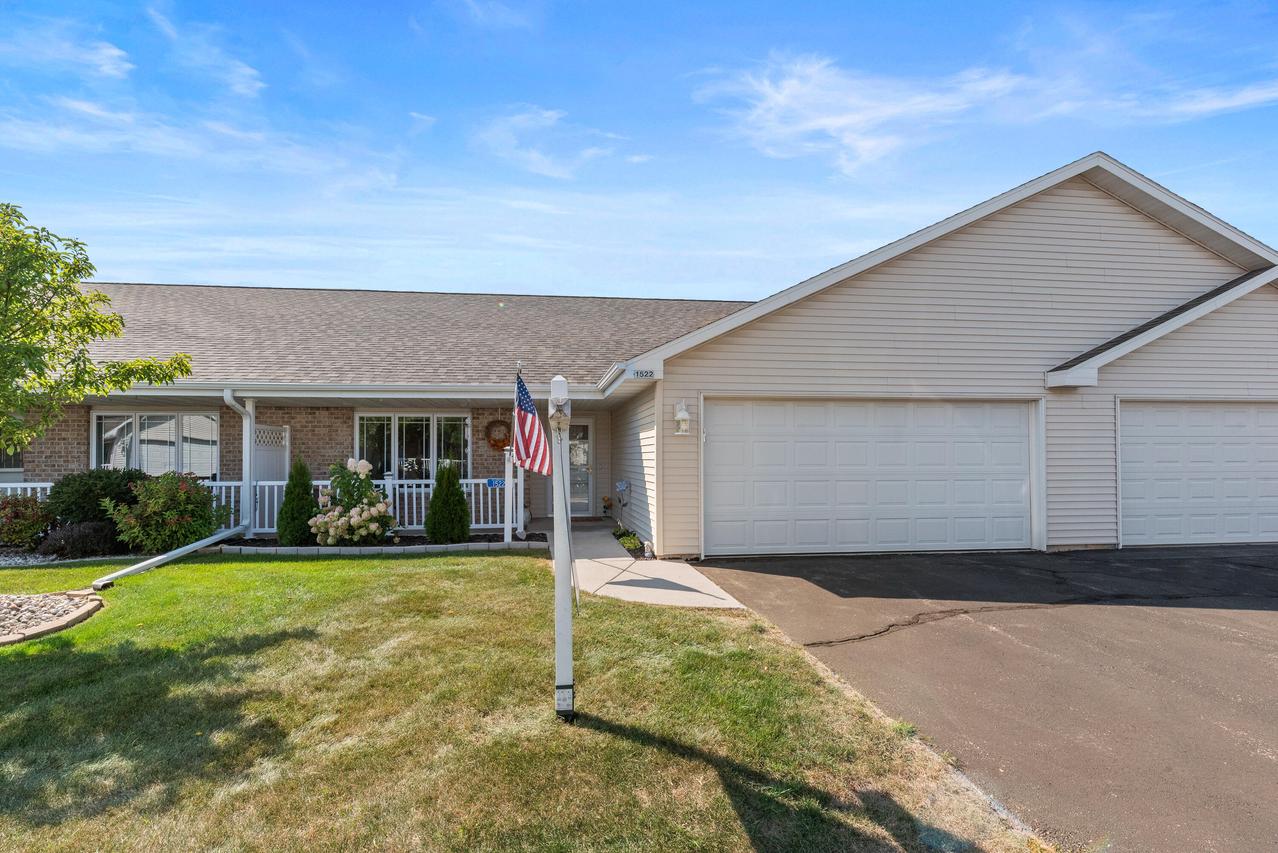 1522 Willowbrook Ct, Sheboygan, WI 53081