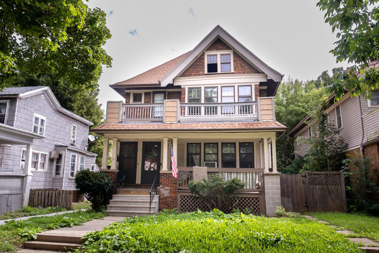 2606 N 49th St, Milwaukee, WI 53210