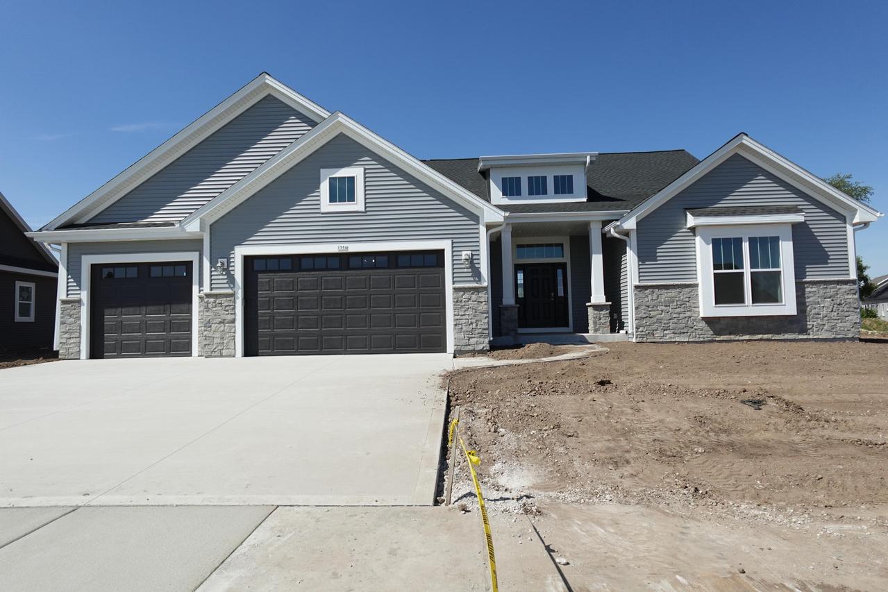 1754 Switchgrass St, Oconomowoc, WI 53066