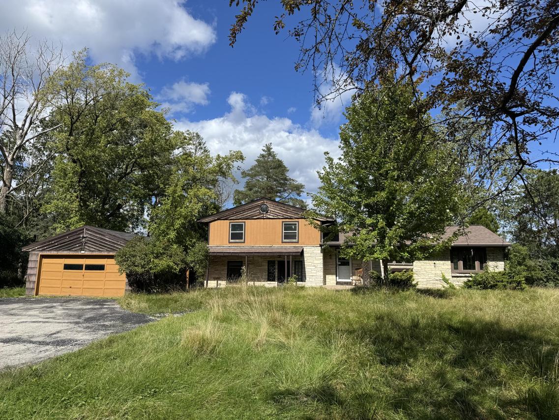 114 W Mequon Rd, Mequon, WI 53092