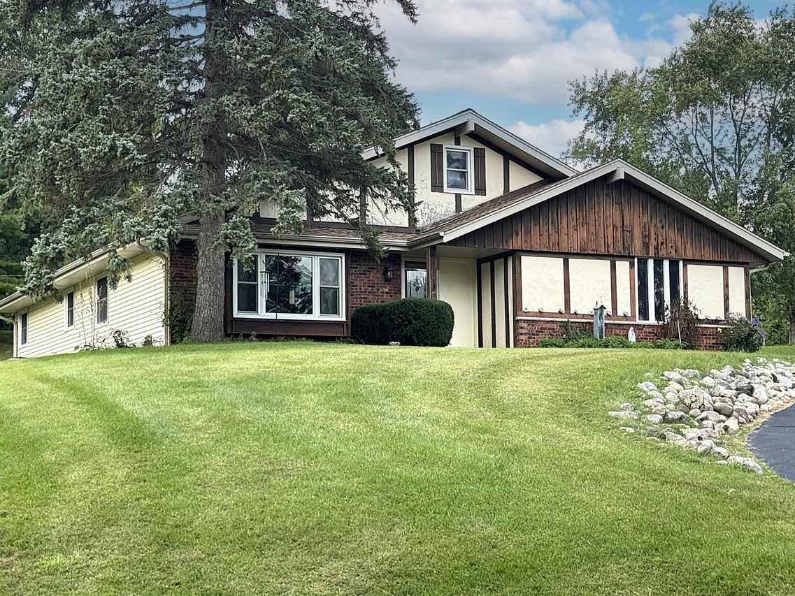 3526 St. Hubertus Ct. East Ct, Richfield, WI 53033