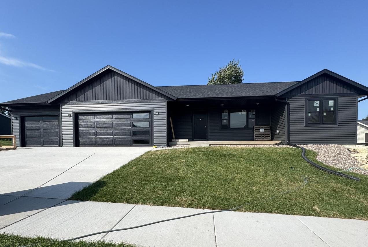 1508 Pioneer Dr, Holmen, WI 54636