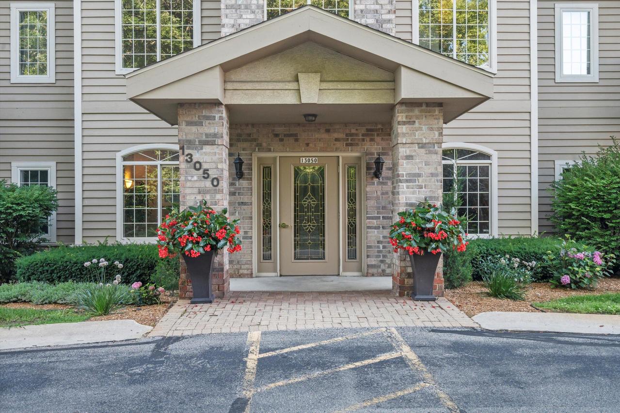 13050 W Bluemound Rd #303, Elm Grove, WI 53122