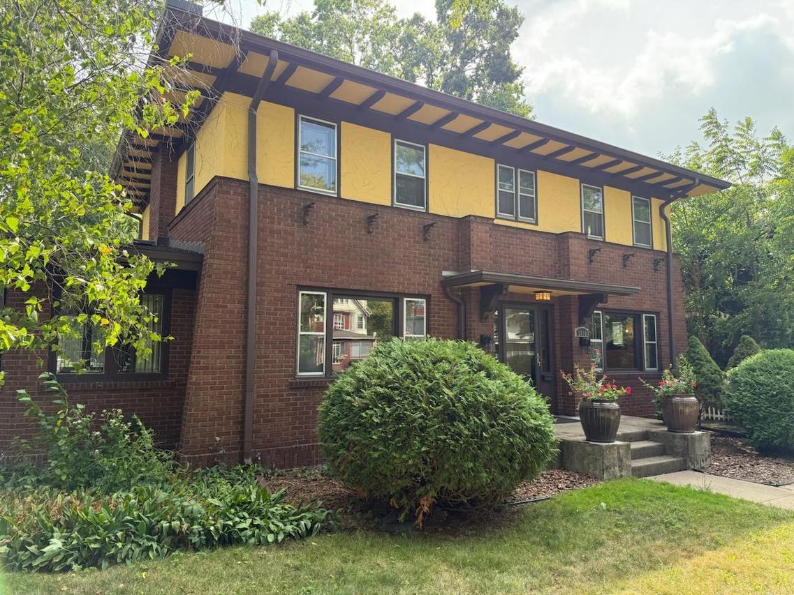 2010 Main St, La Crosse, WI 54601